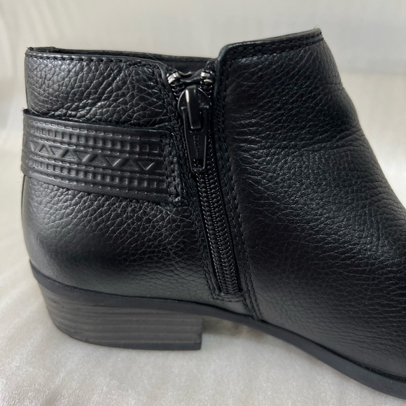Clarks Womens Shoes 6M Black Ankle Boots Work Business Casual Leather Comfort - Picture 10 of 15